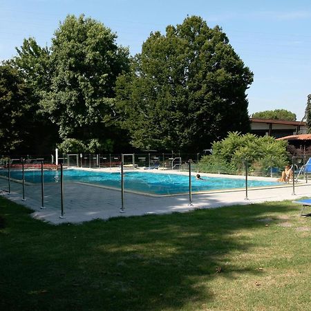 Golf Hotel Lainate Bagian luar foto