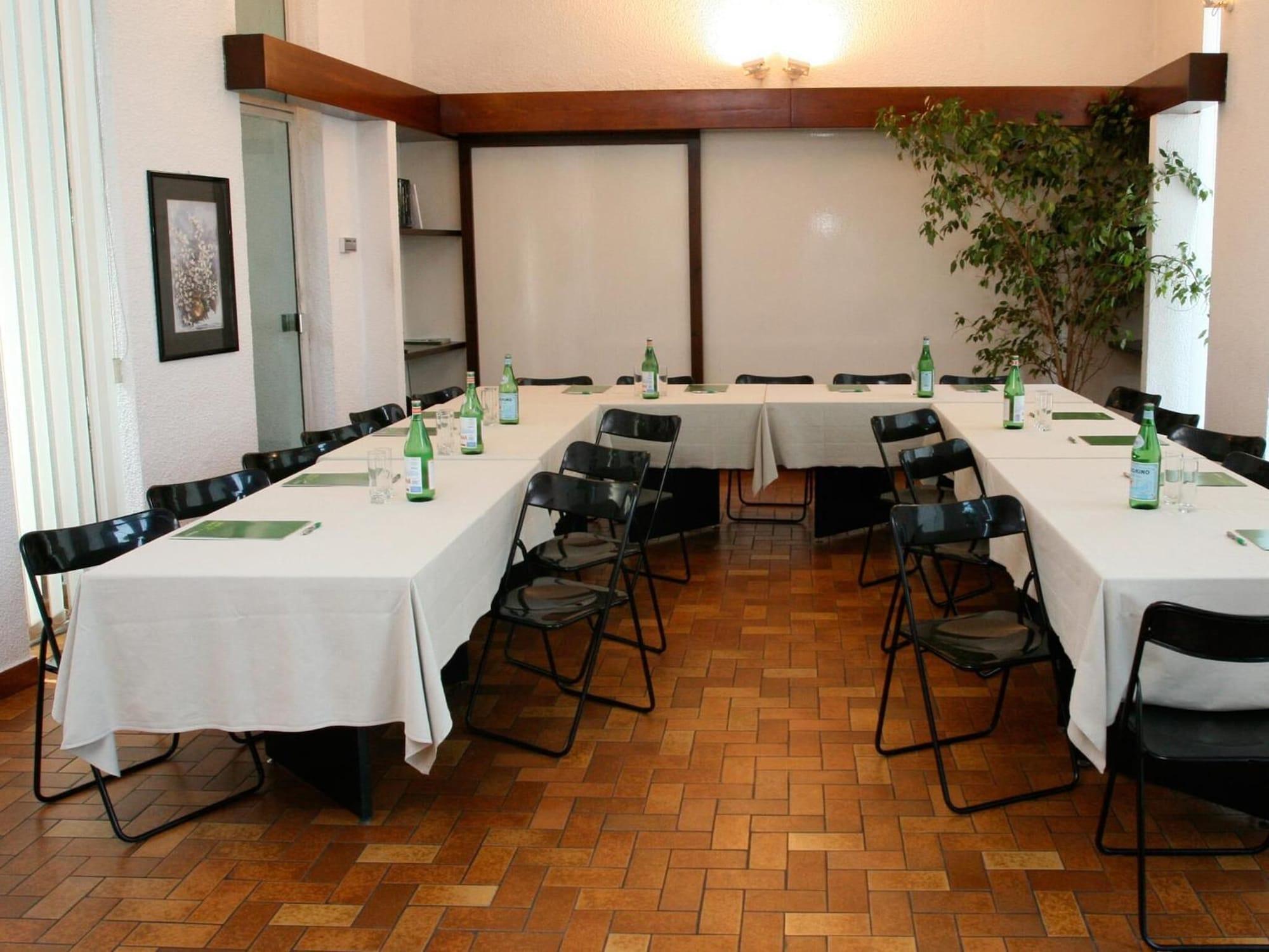 Golf Hotel Lainate Bagian luar foto