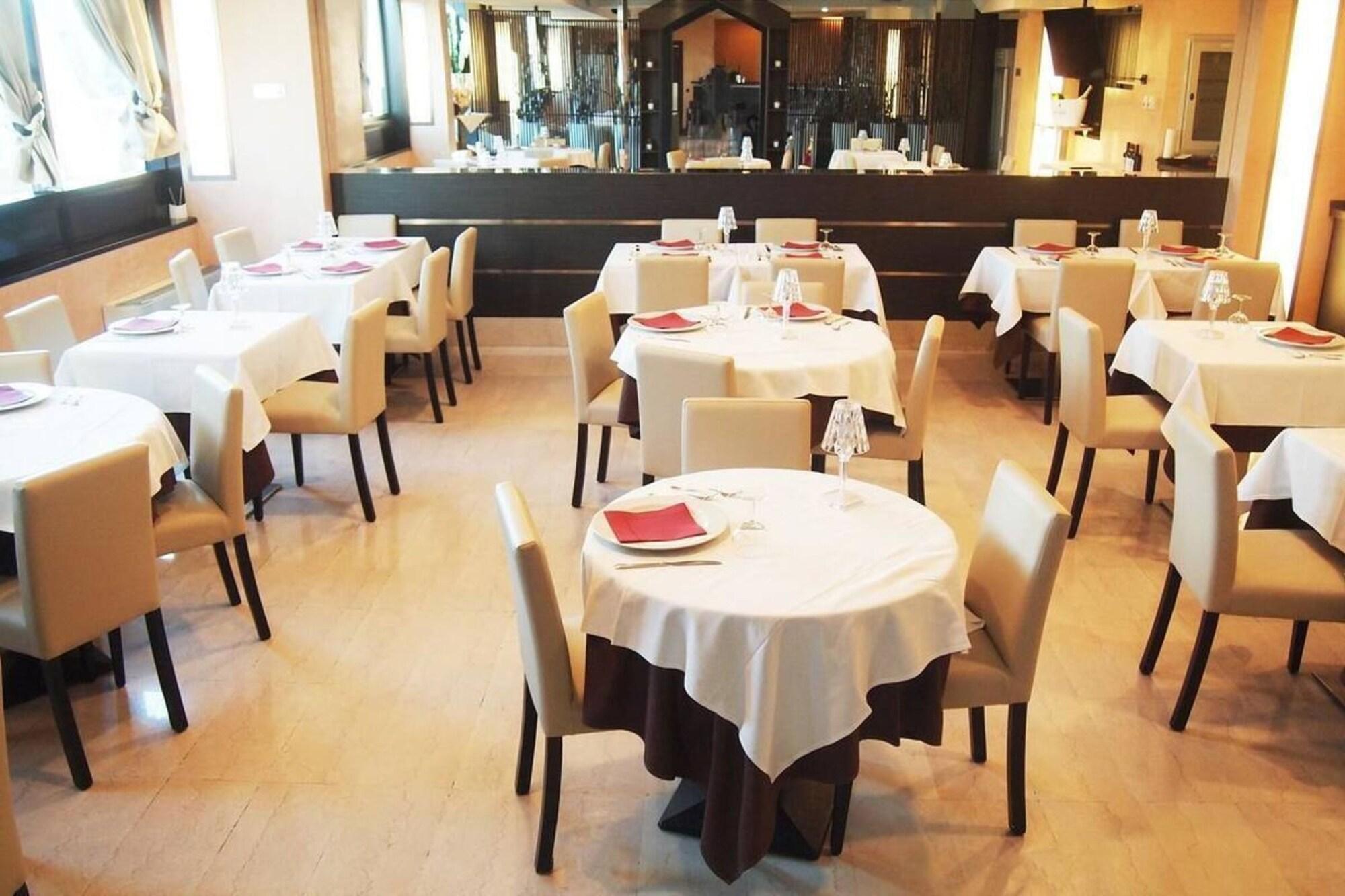 Golf Hotel Lainate Bagian luar foto