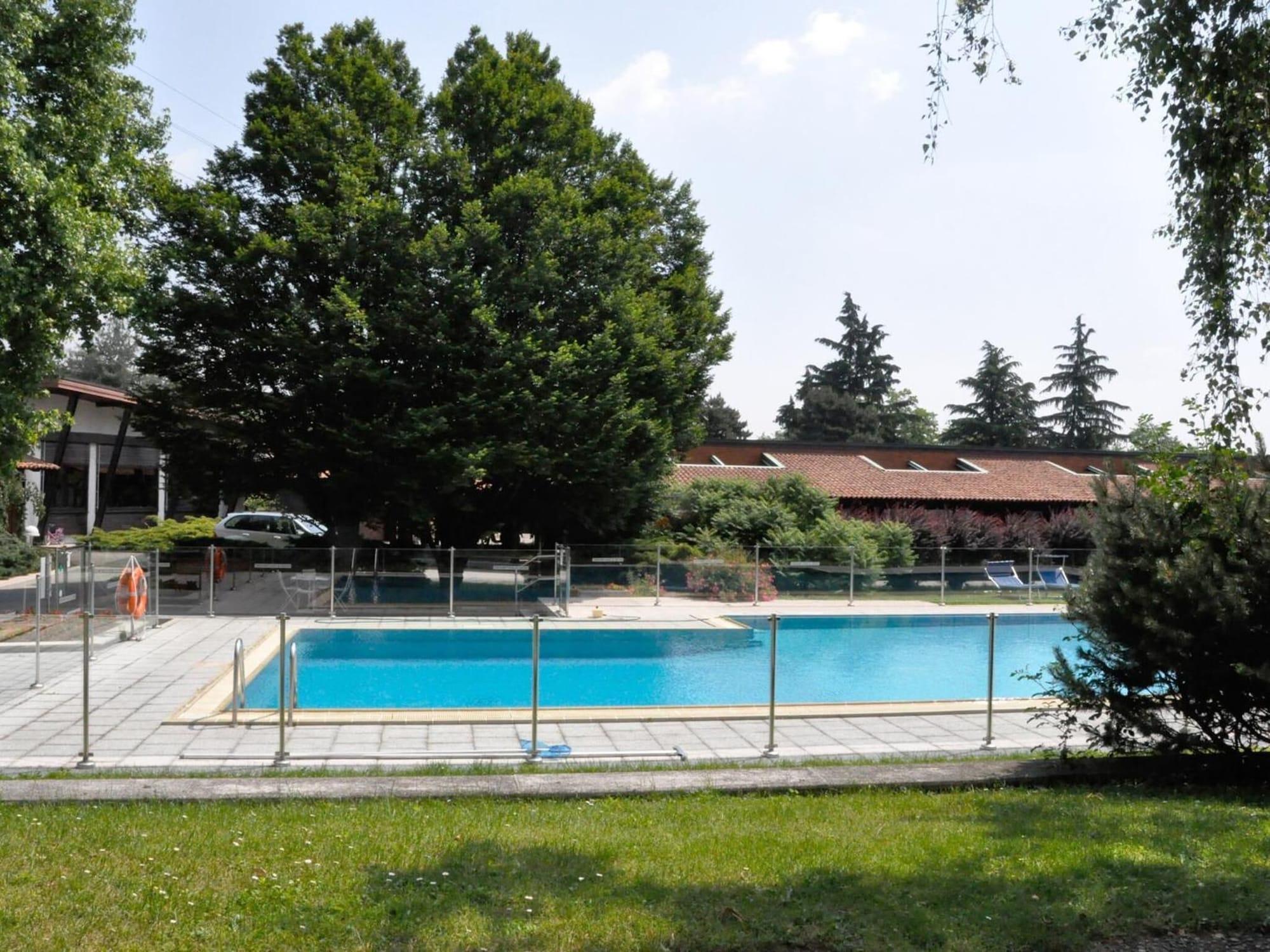 Golf Hotel Lainate Bagian luar foto