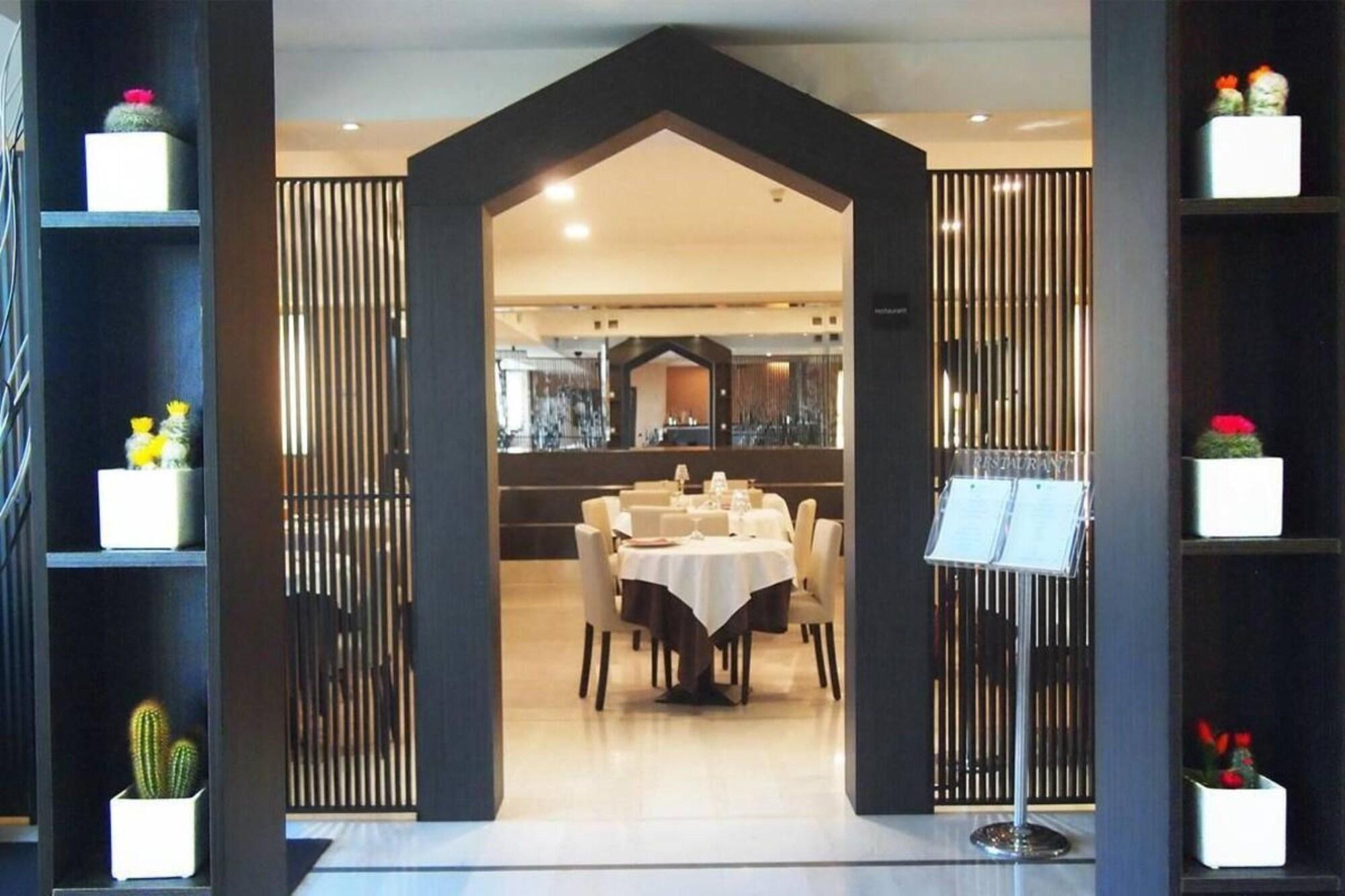 Golf Hotel Lainate Bagian luar foto