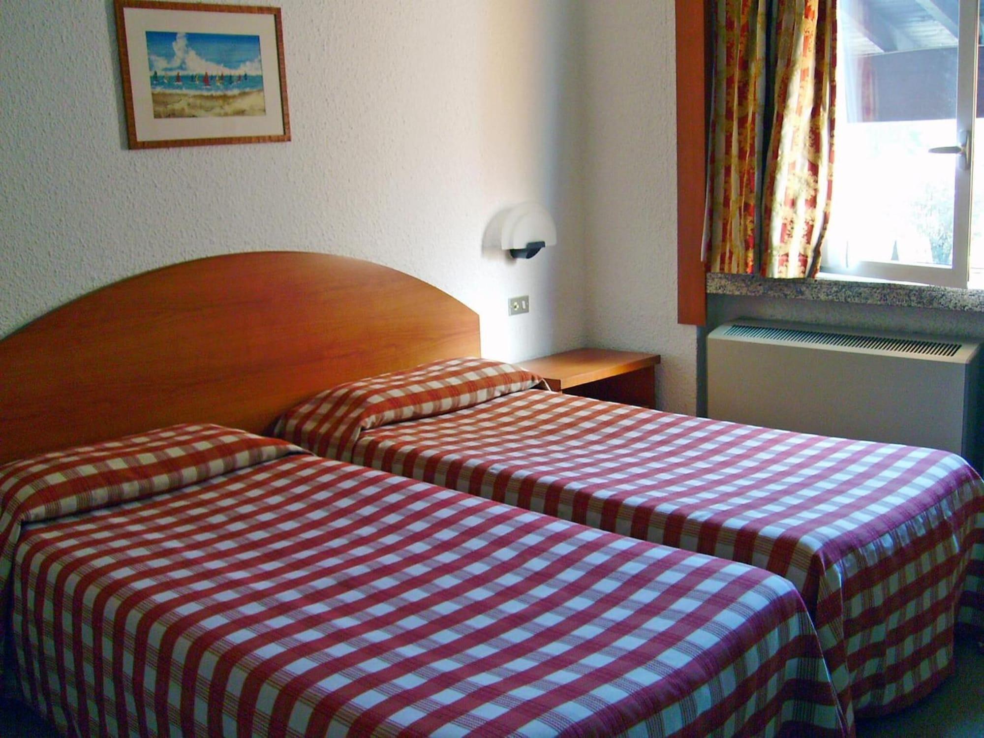 Golf Hotel Lainate Bagian luar foto