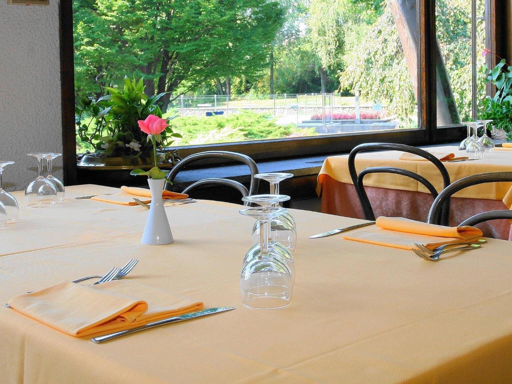 Golf Hotel Lainate Bagian luar foto