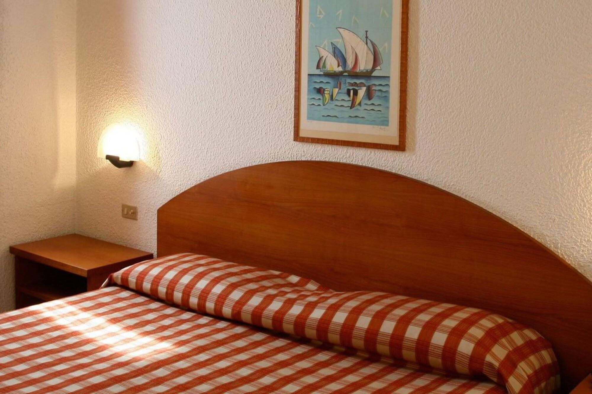 Golf Hotel Lainate Bagian luar foto