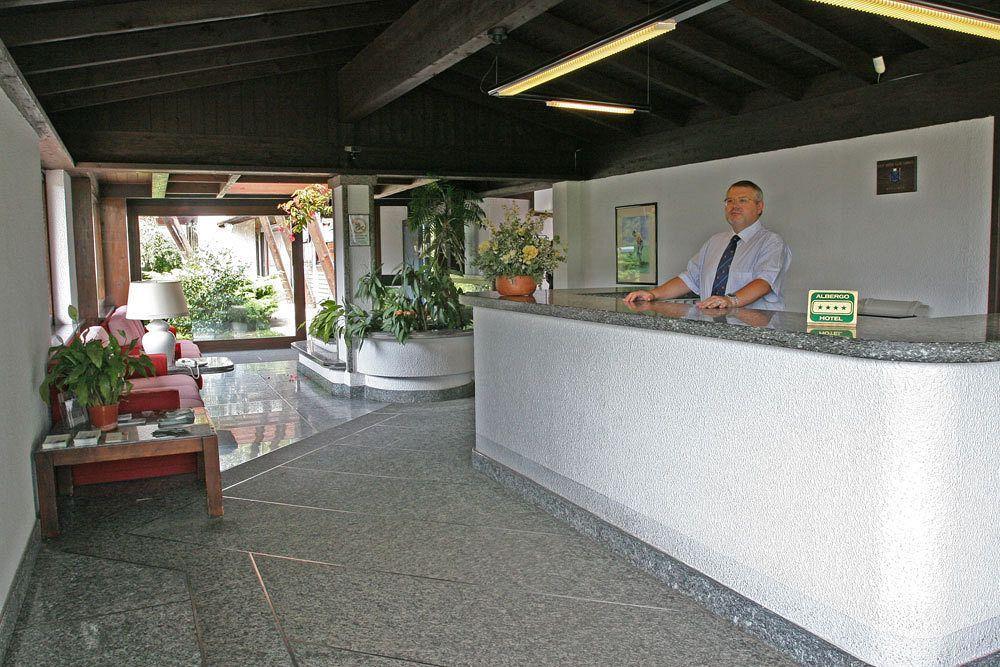 Golf Hotel Lainate Bagian luar foto