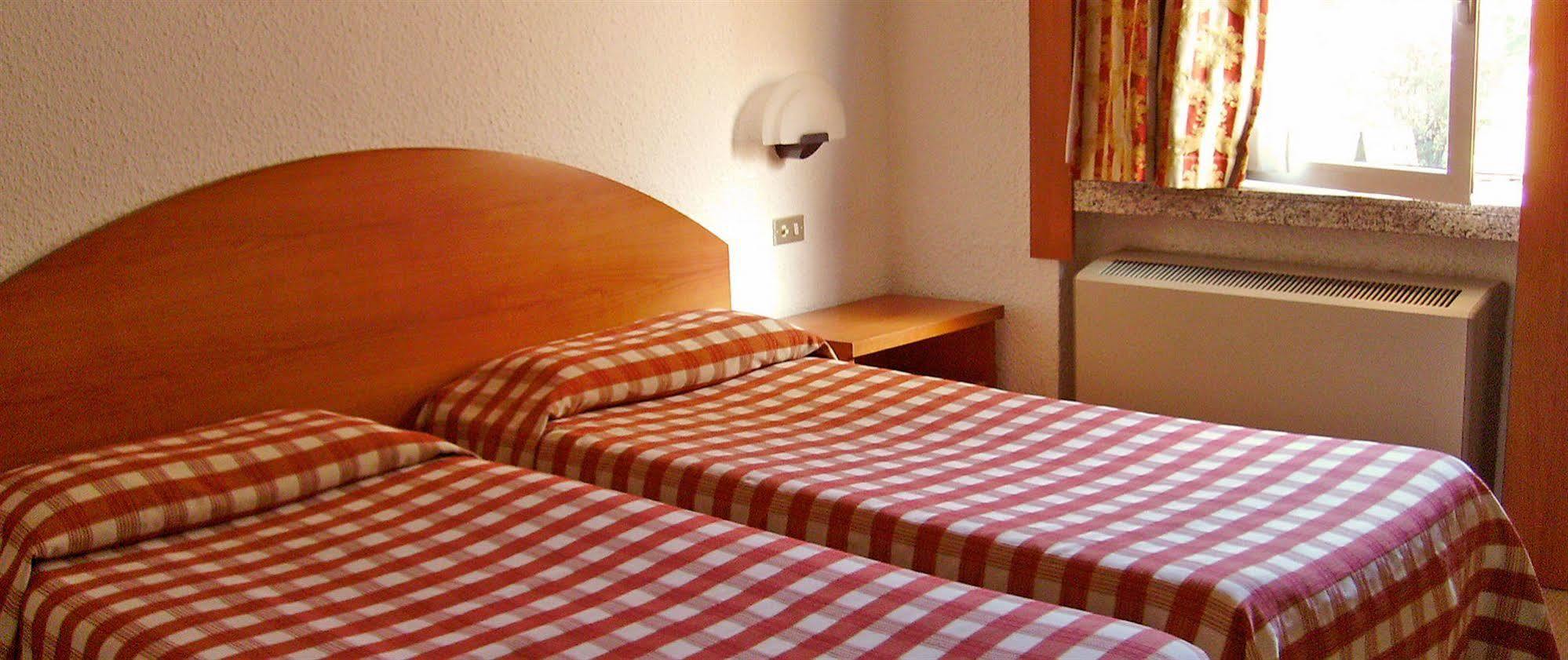 Golf Hotel Lainate Bagian luar foto